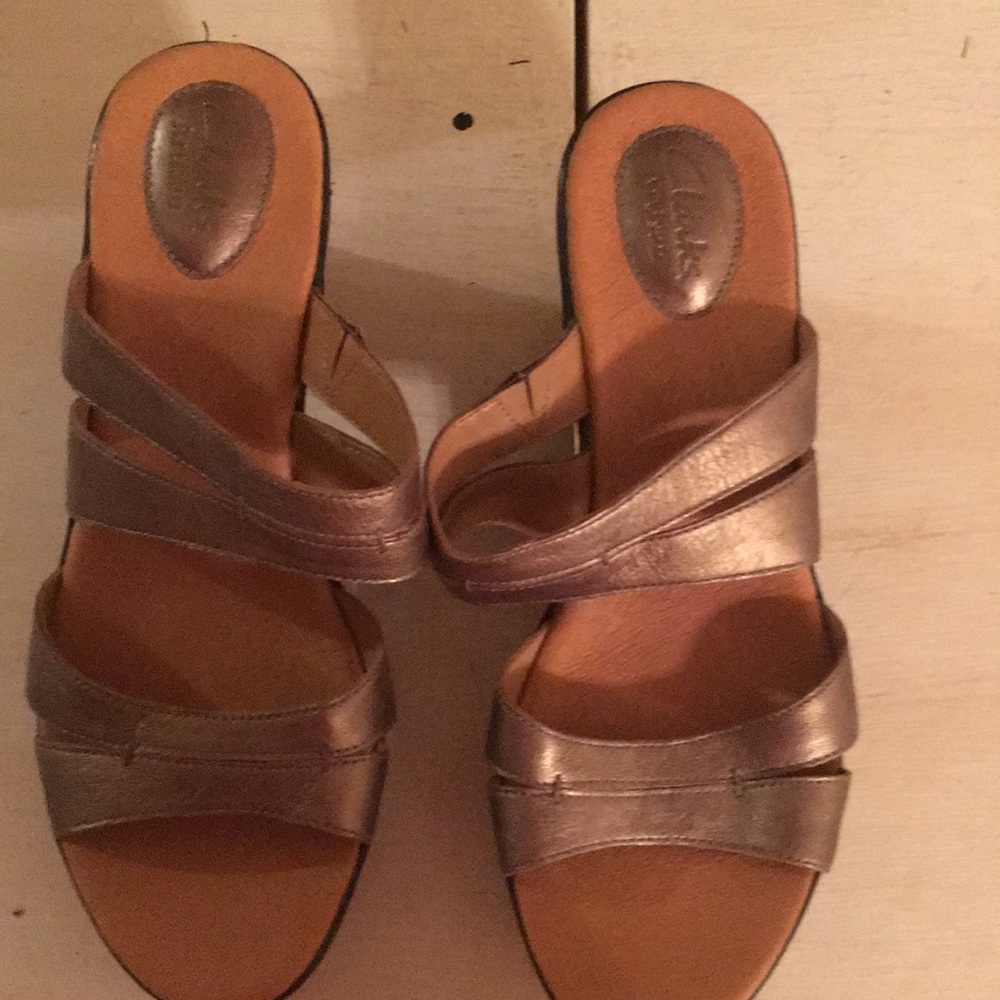 Clark’s Artisan Shoe size 9M Bronze color